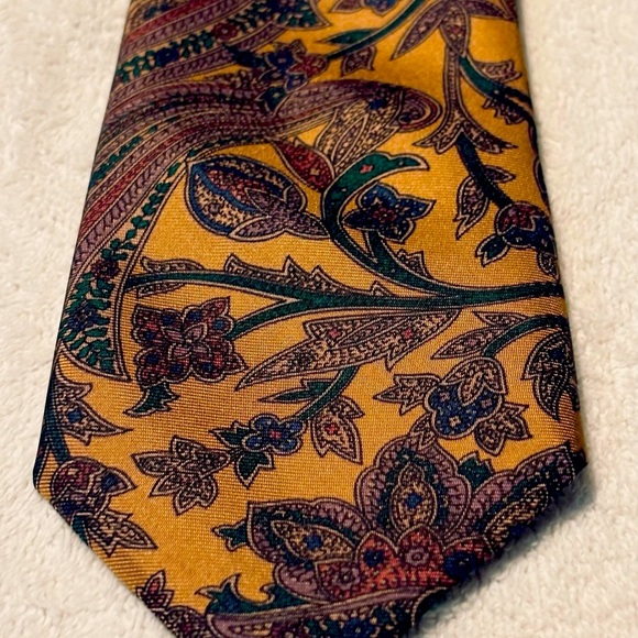 Brand New Stylish High Quality Floral Tie By McCullys - Picture 2 of 5